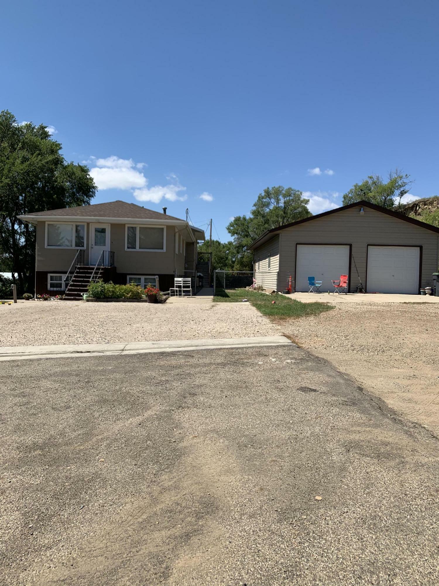 Property Photo:  305 6th Avenue NE  ND 58554 