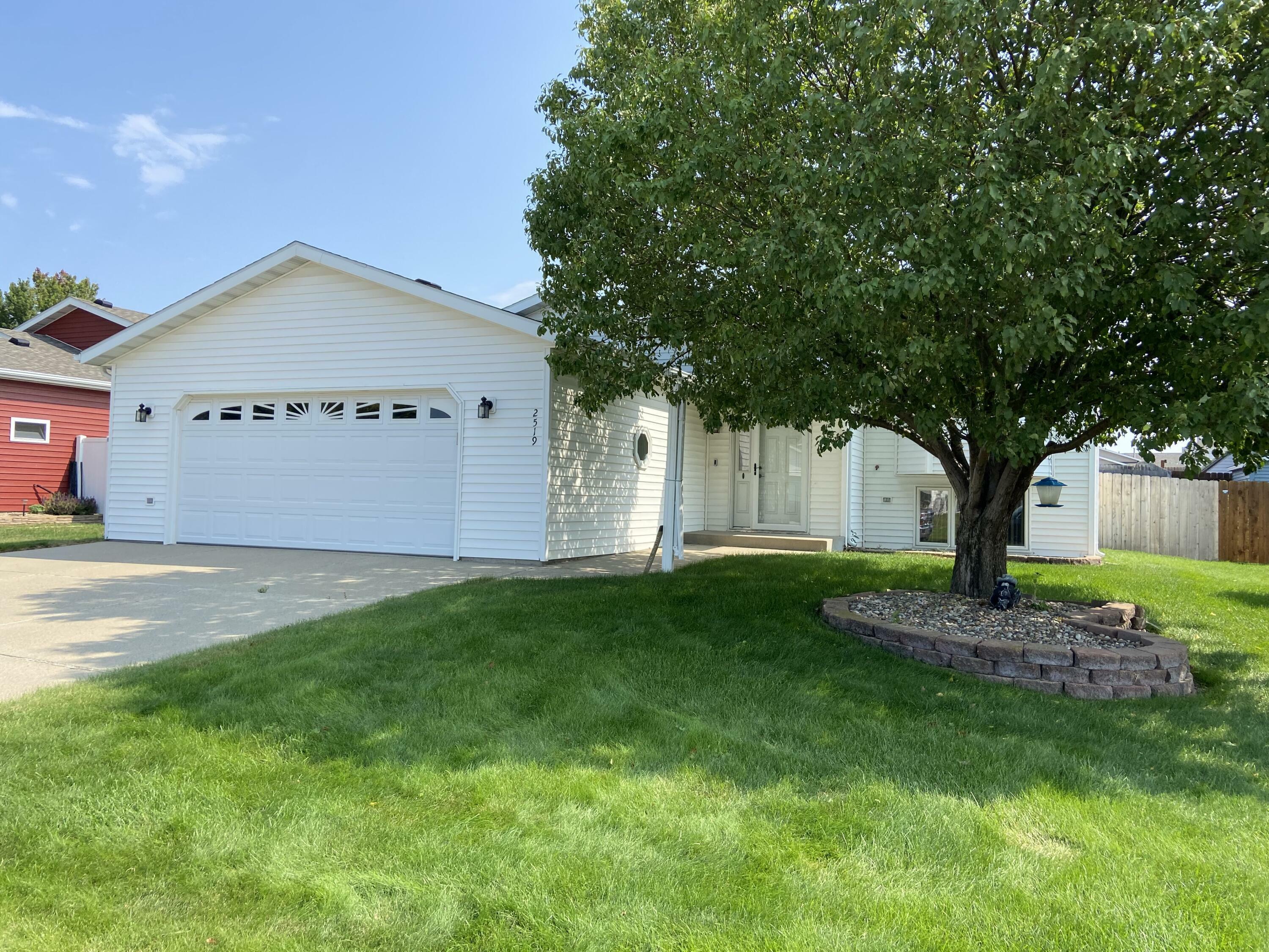 Property Photo:  2519 Berkshire Drive  ND 58503 