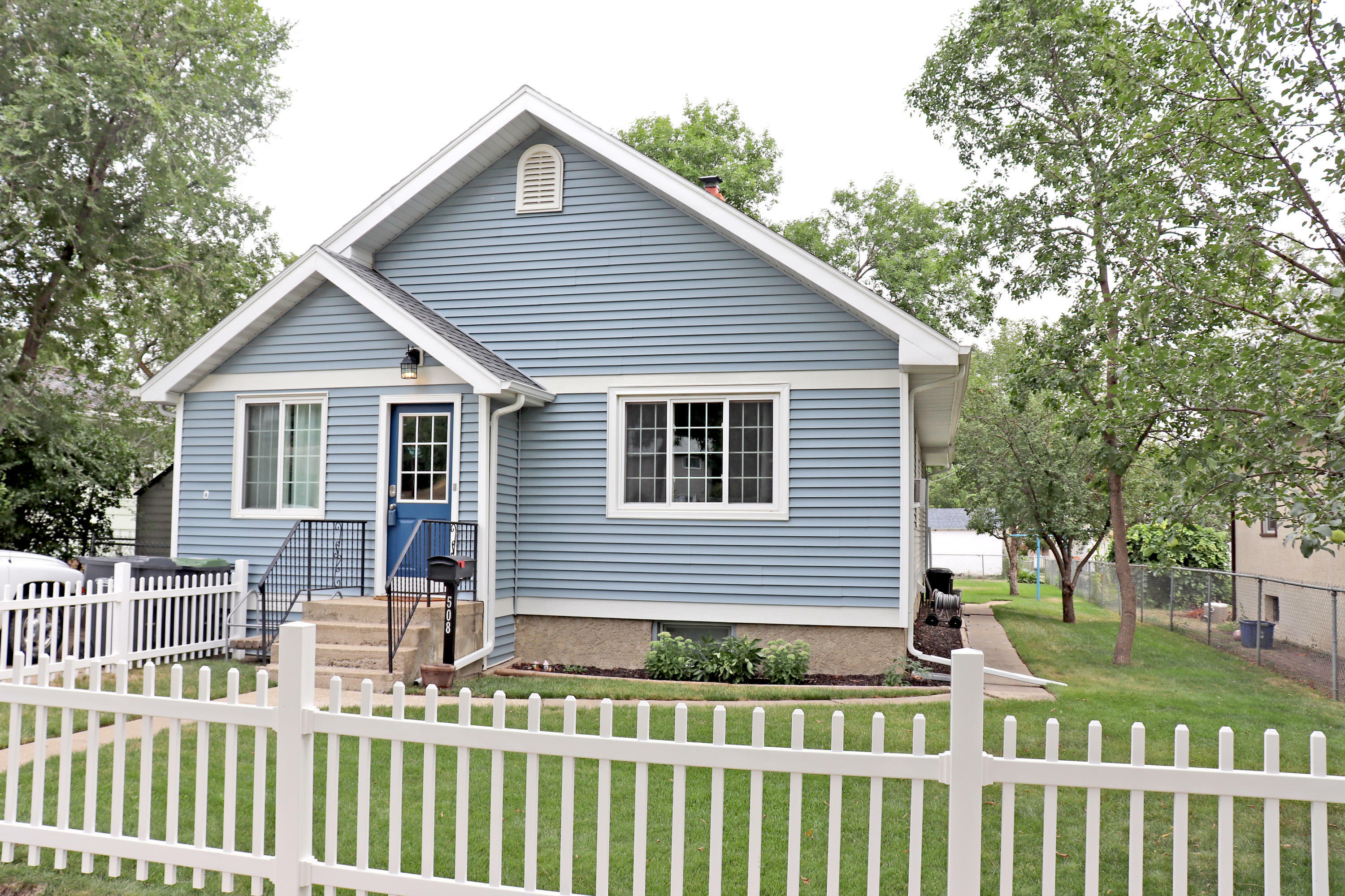 Property Photo:  508 7th Avenue NW  ND 58554 