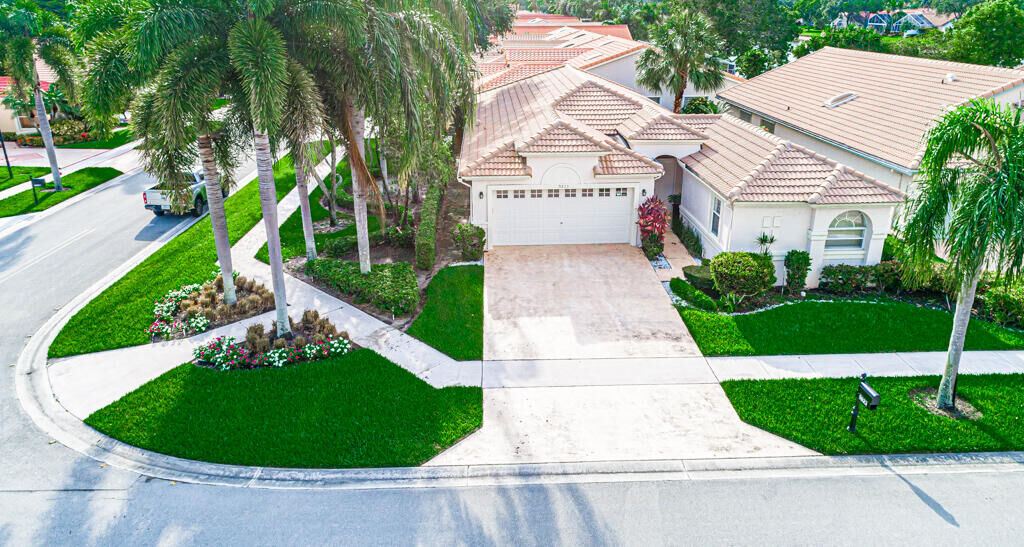 Property Photo: 9823 Harbour Lake Circle FL 33437