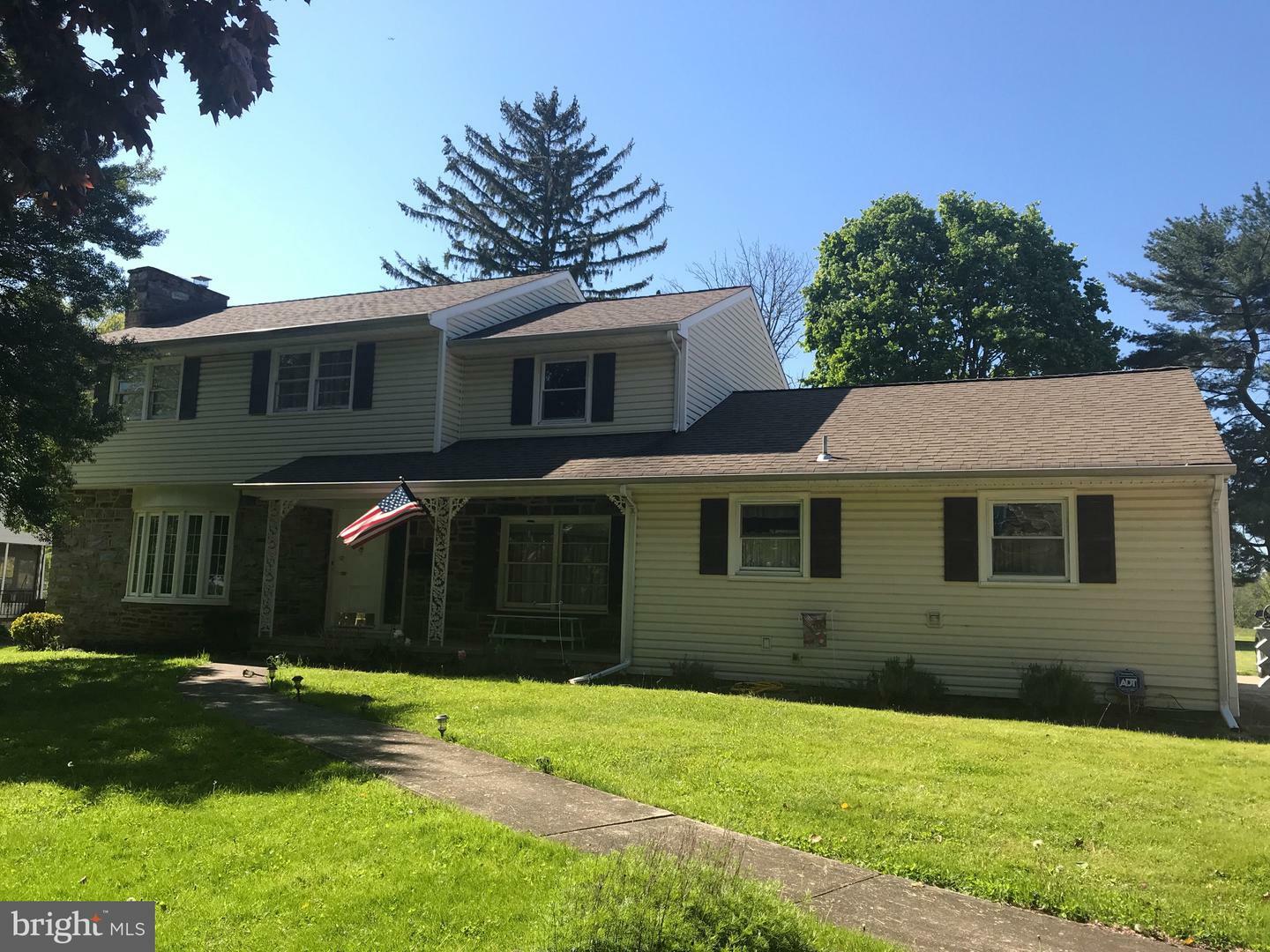 Property Photo:  184 W Upper Ferry Road  NJ 08628 