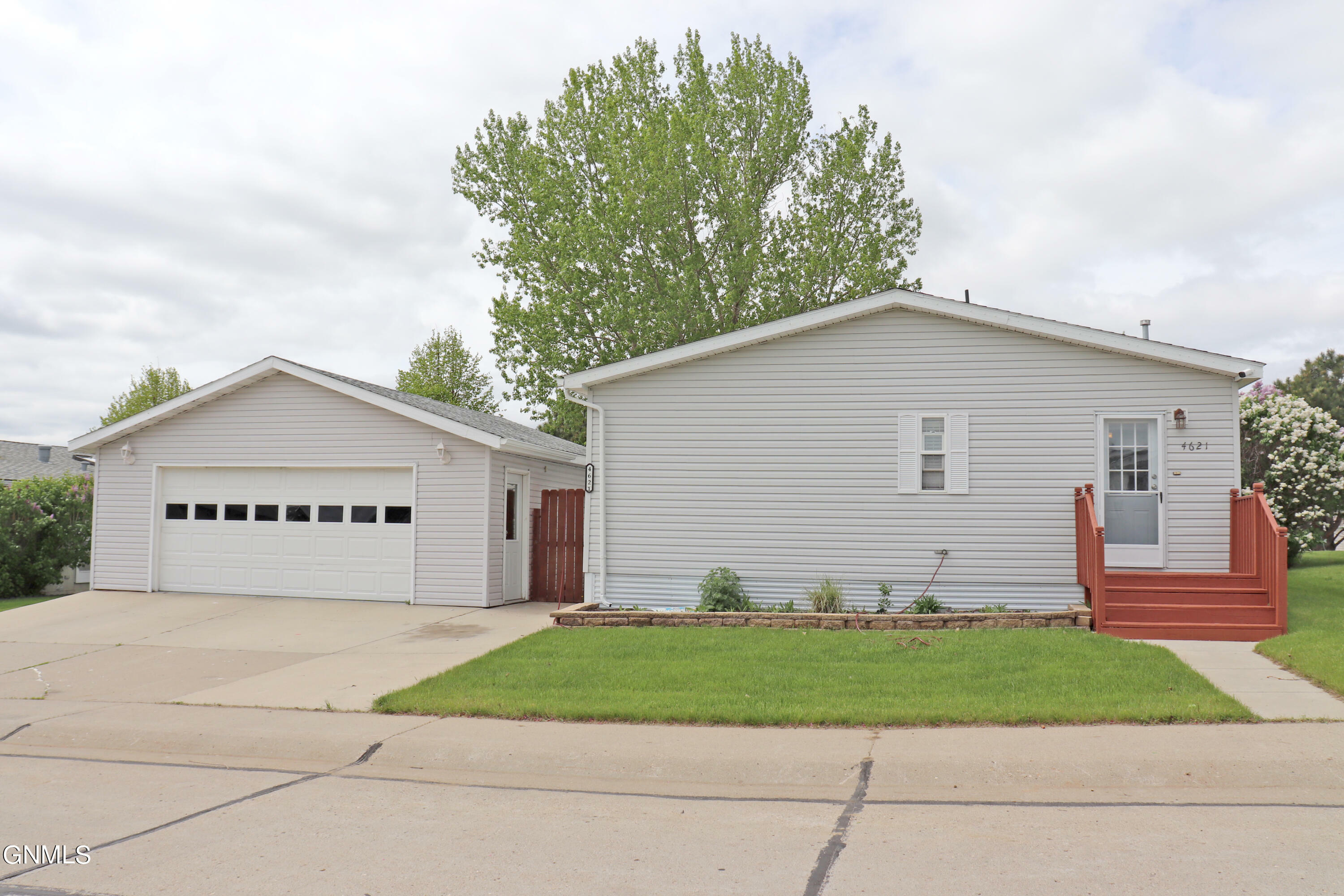 Property Photo:  4621 Patriot Drive  ND 58503 