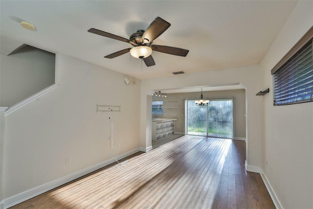 Property Photo:  115 Woodknoll Place  FL 33594 