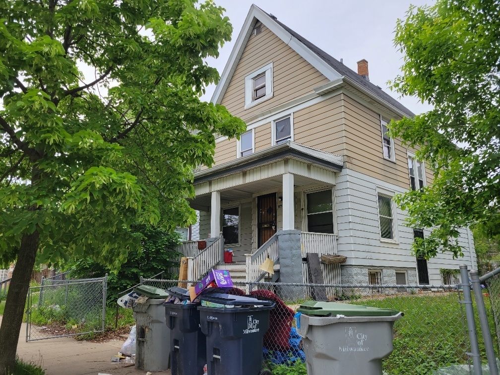 Property Photo: 3725 W Garfield Ave WI 53208