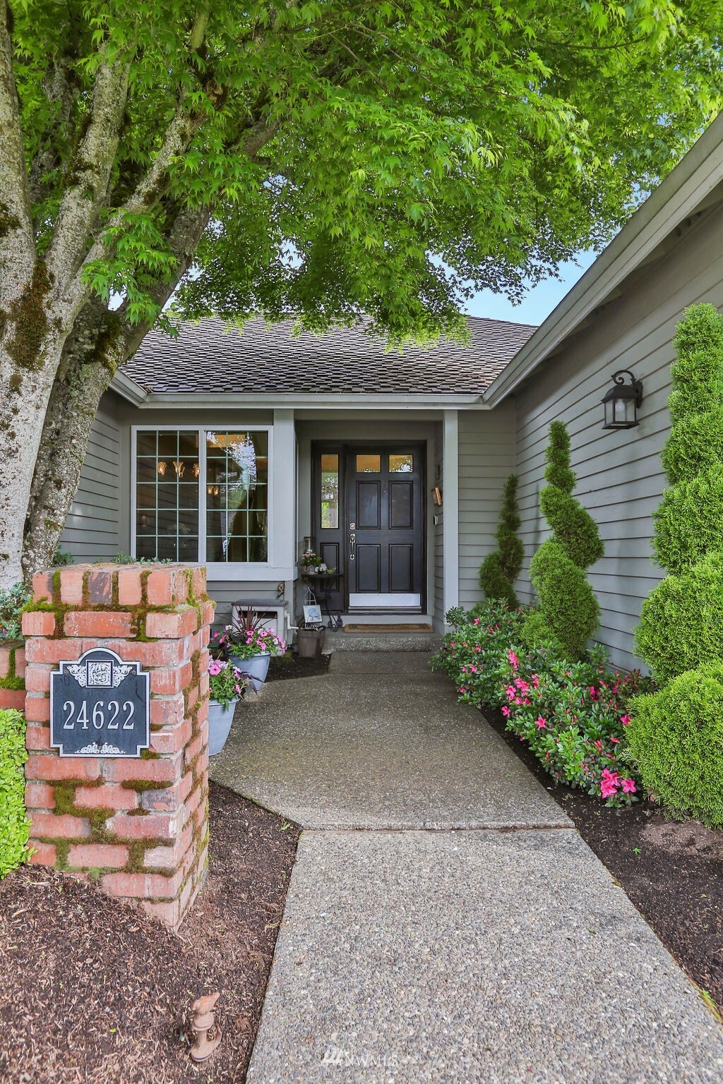 Property Photo: 24622 SE 45th Way WA 98029