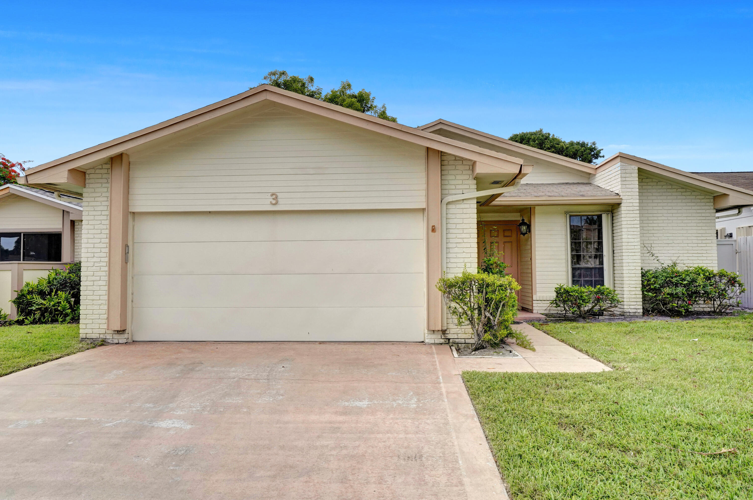 Property Photo: 3 Afton Place FL 33426
