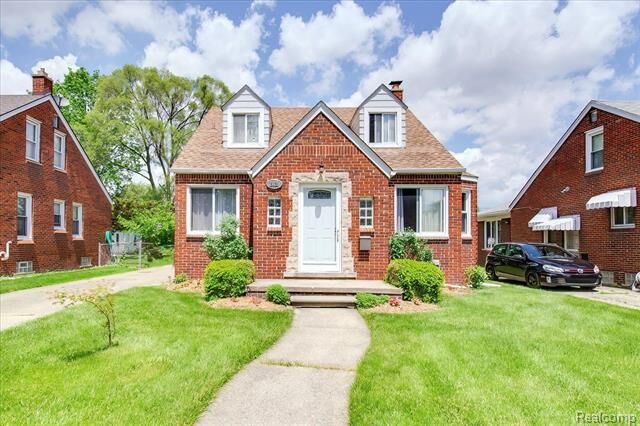 Property Photo:  15635 Crescentwood  MI 48021 