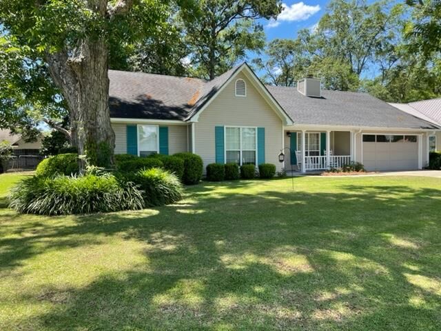 Property Photo:  300 Jennifer Circle  GA 31605 