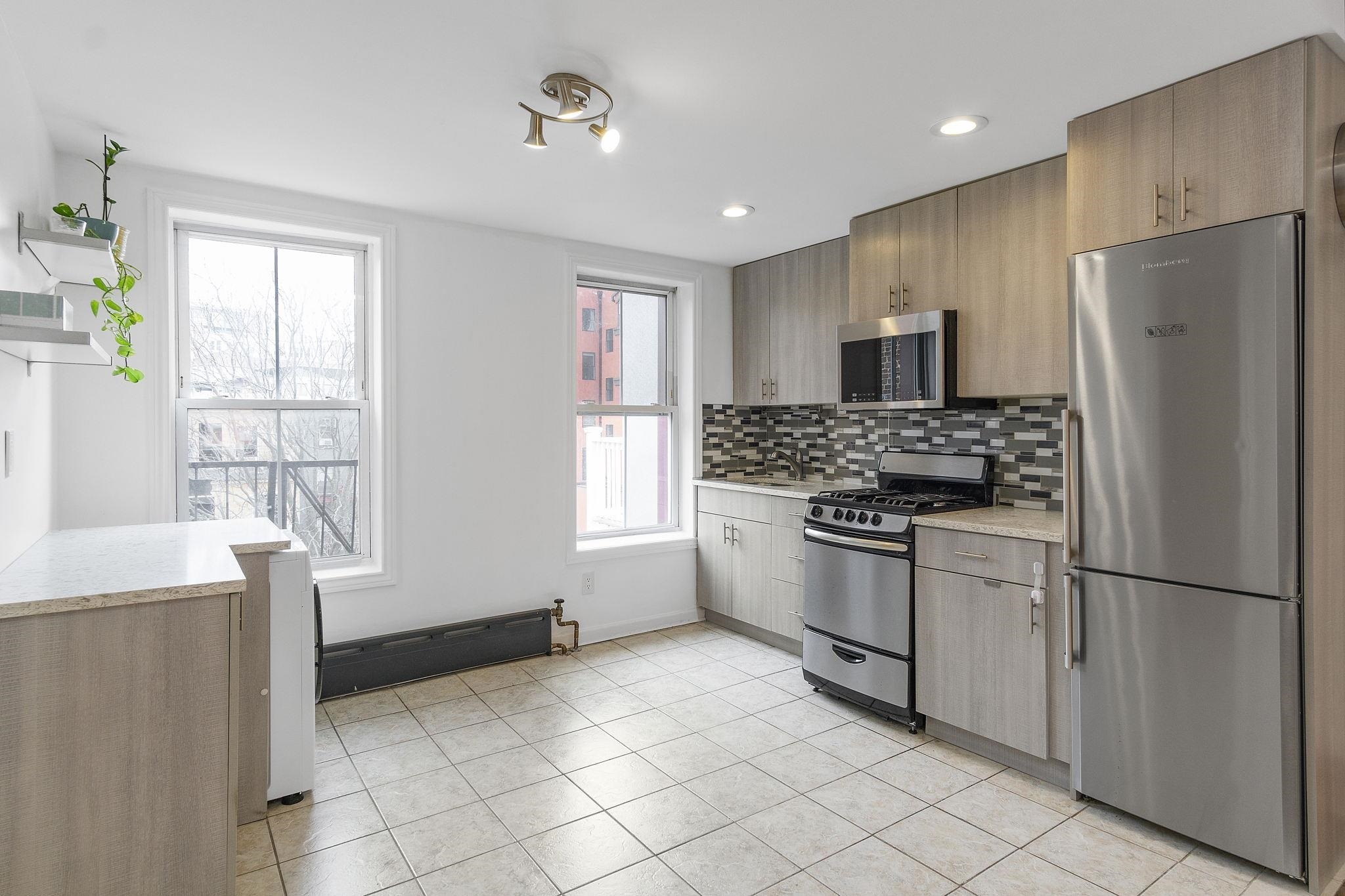 Property Photo:  251 York St 3  NJ 07302 