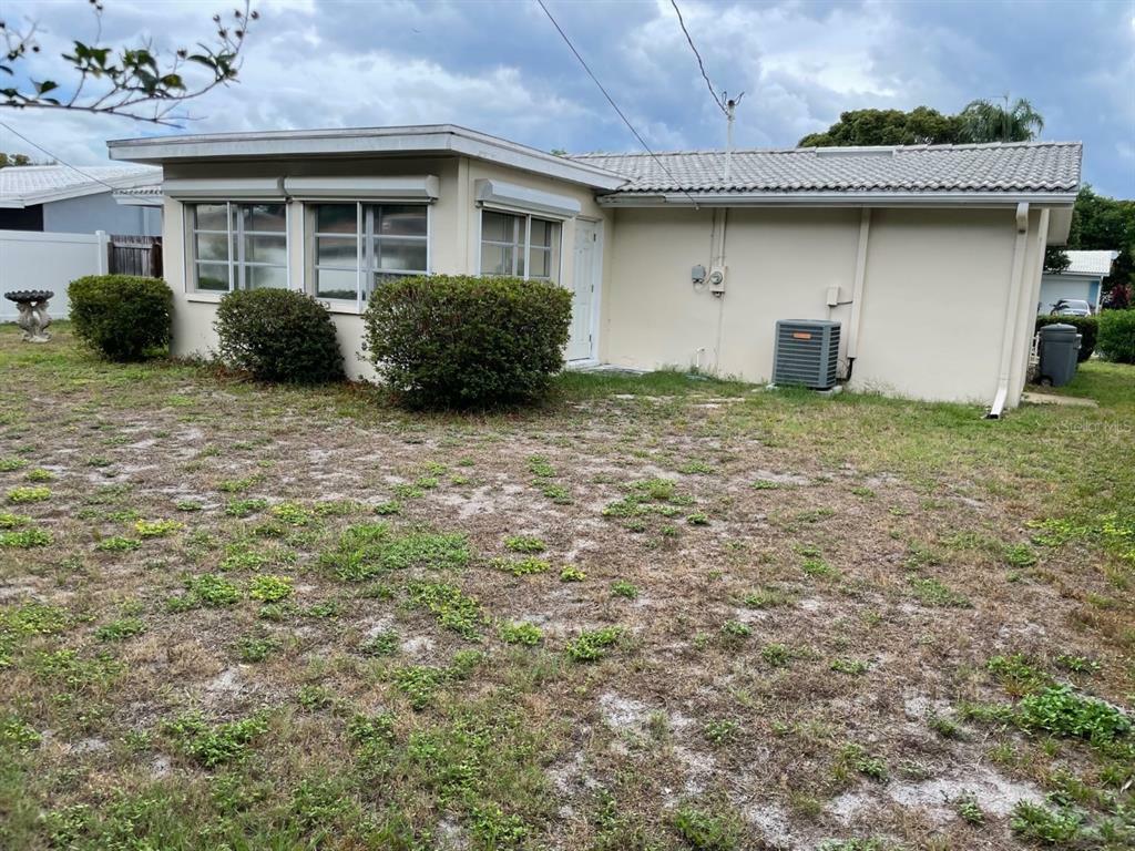 Property Photo:  2325 Black Oak Lane  FL 33763 