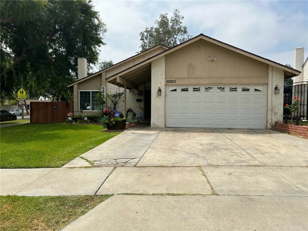 Property Photo:  10000 Hillsborough Lane  CA 92503 