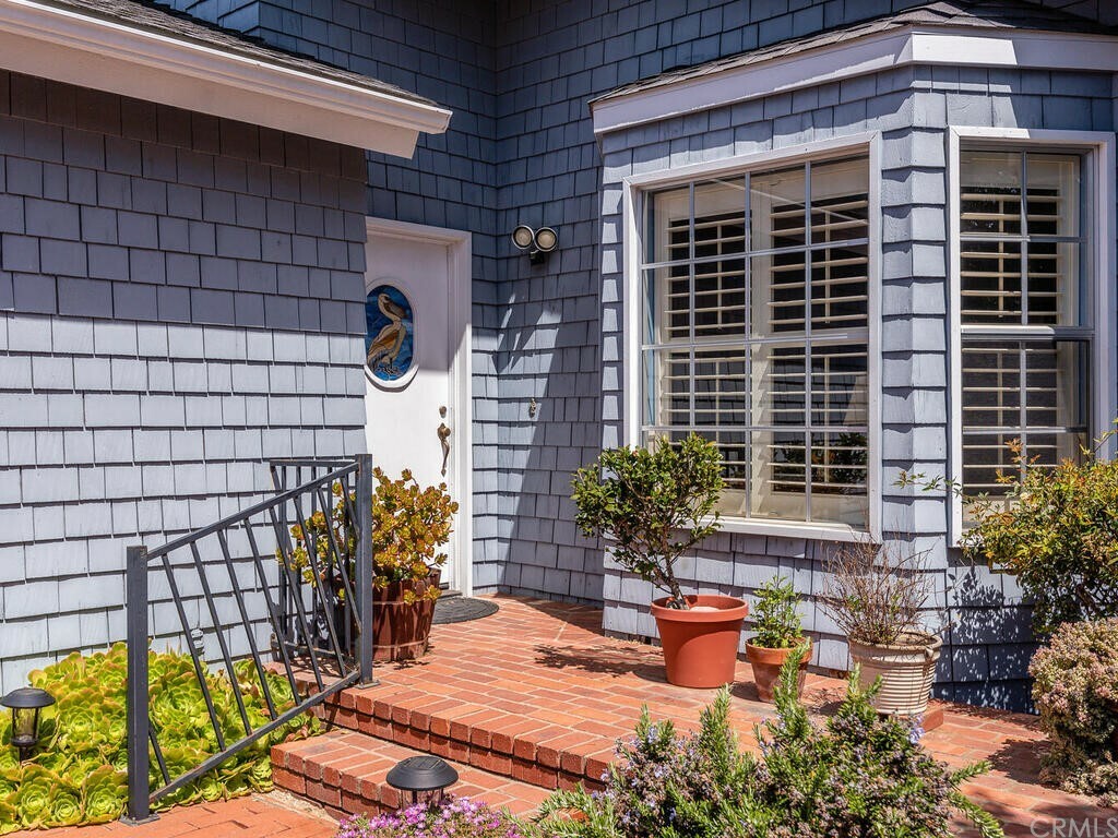 Property Photo:  364 N Court Street  CA 93402 