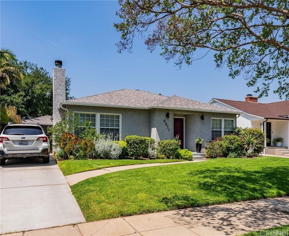 Property Photo: 4837 Calhoun Avenue CA 91423