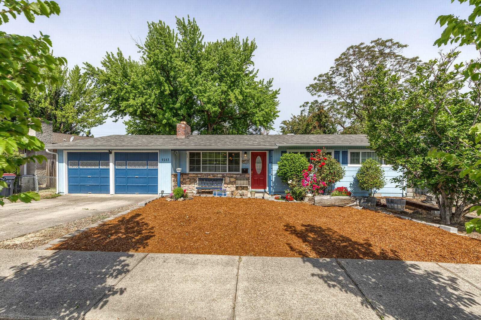 Property Photo: 1517 Oleander Street OR 97504