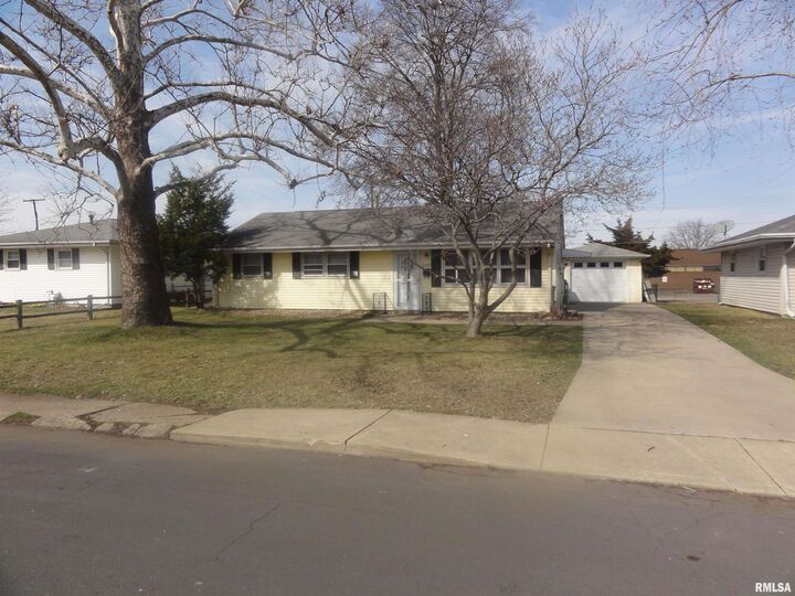 2527 W Westminister  Peoria IL 61604 photo
