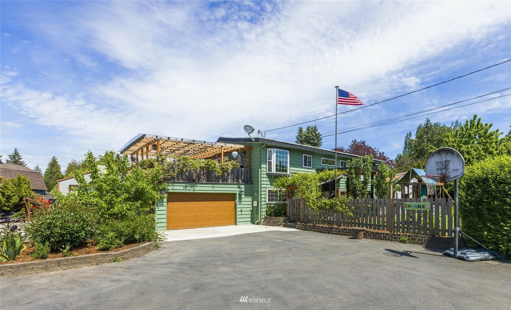 Property Photo:  501 Pitner Drive  WA 98087 