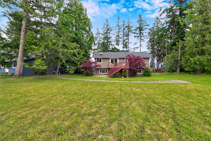 Property Photo:  374 Tillicum Way  WA 98282 