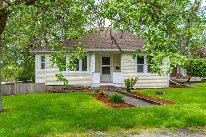 Property Photo: 811 &Amp 825 SE Pasek Street WA 98277