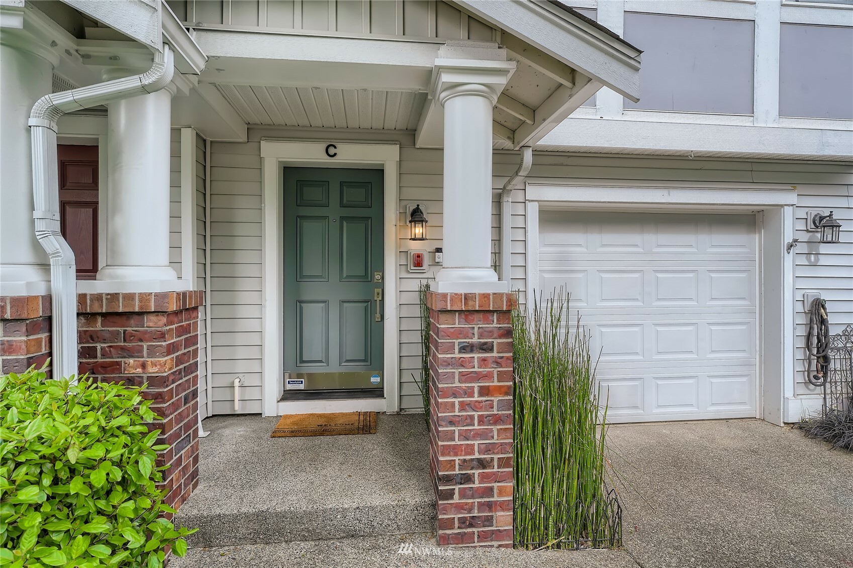 Property Photo: 4820 Lake Avenue S C WA 98055