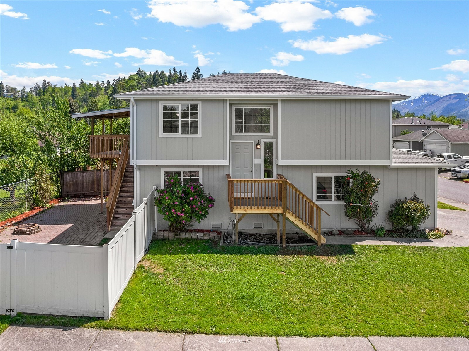 Property Photo:  701 Lois Lane 16  WA 98294 