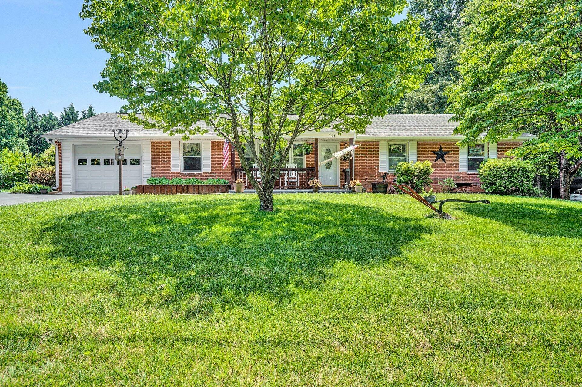 Property Photo:  103 Collins Dr  VA 24179 