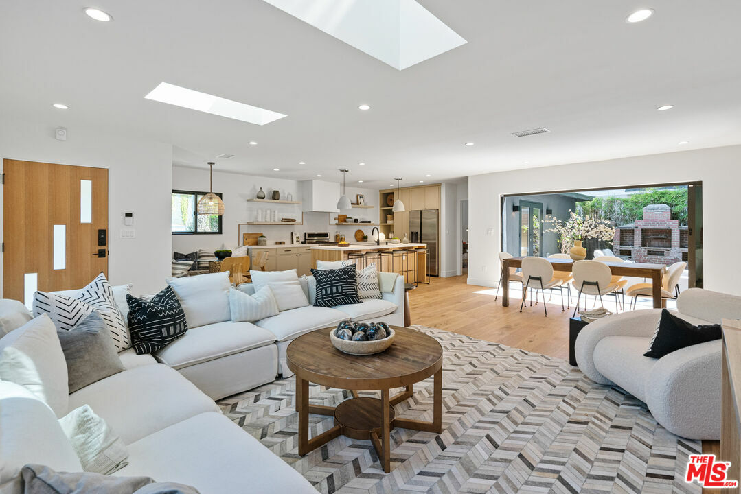 Property Photo: 4257 Sepulveda Blvd CA 91403