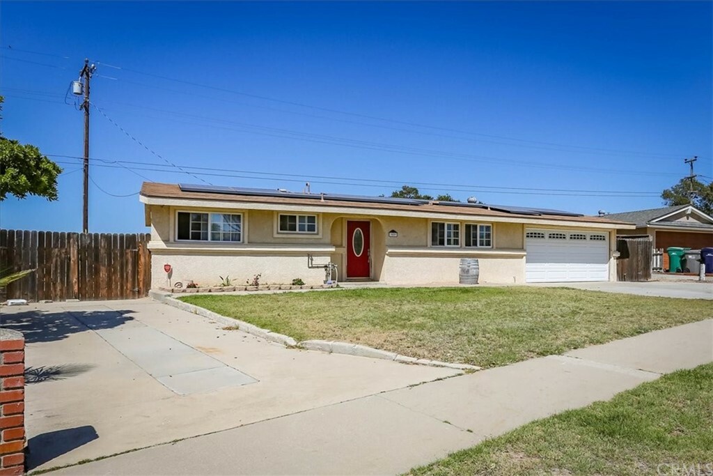 Property Photo:  989 Via Esmeralda  CA 93455 