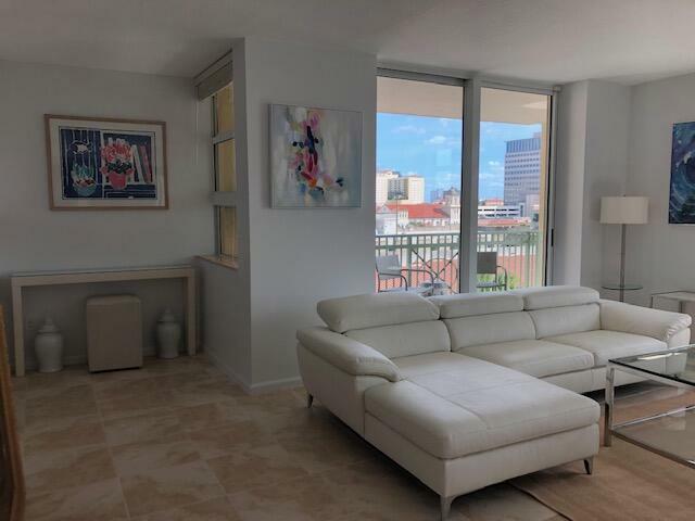 Property Photo: 403 S Sapodilla Avenue 514 FL 33401