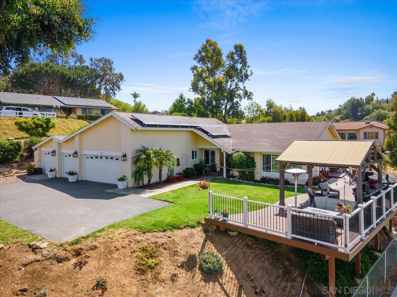 Property Photo:  1131 Elm Tree Ln  CA 92069 