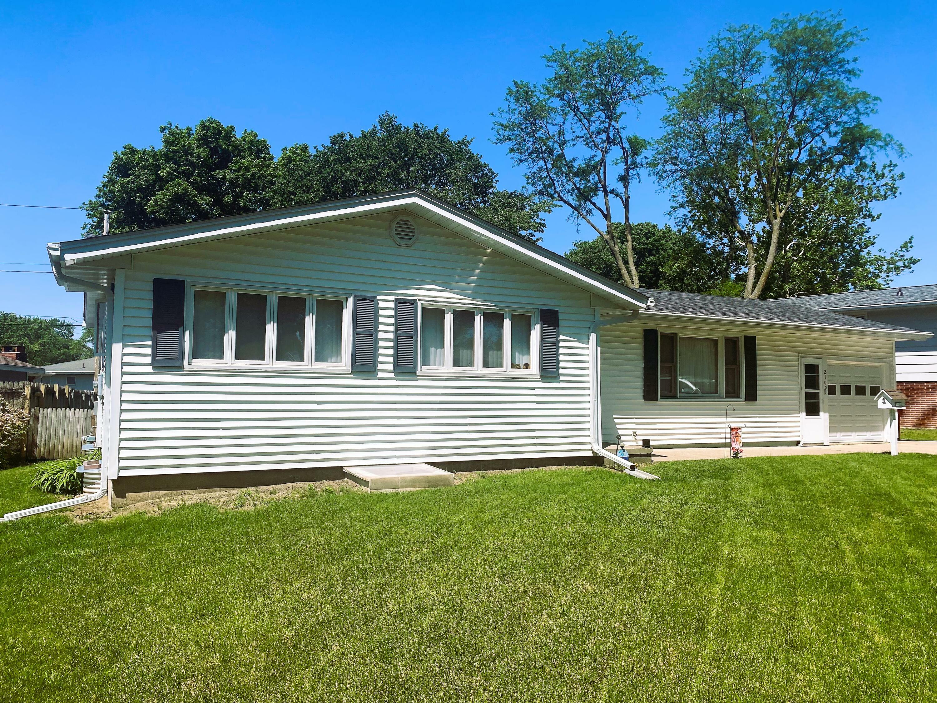 Property Photo:  2109 Clark Avenue  IA 50010 