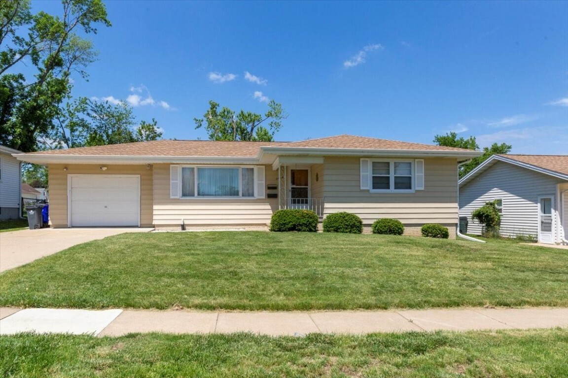 Property Photo: 2618 Southland Street SW IA 52404