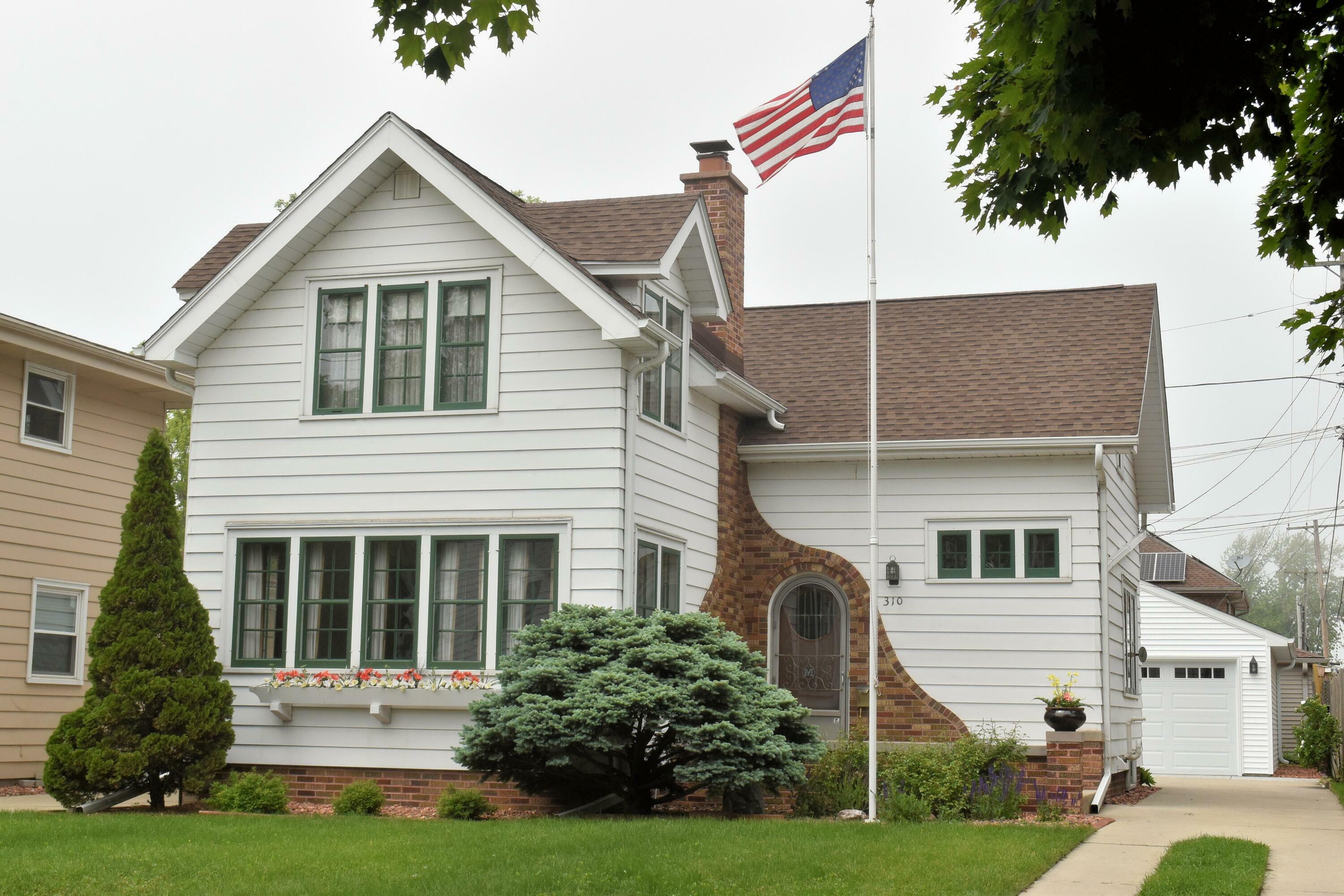 Property Photo: 310 Augusta St WI 53402