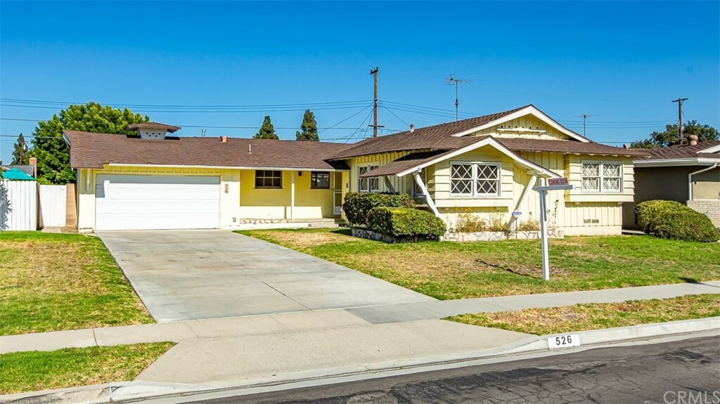 Property Photo:  526 S Dustin Place  CA 92806 