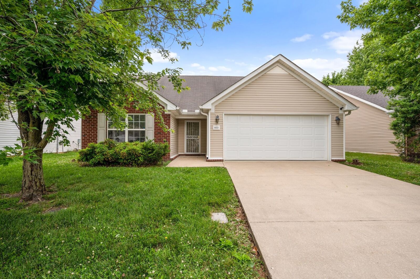 Property Photo:  853 Aztec Dr  TN 37128 