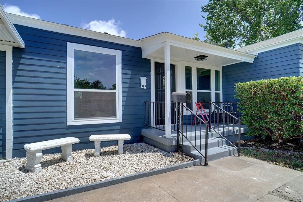 Property Photo: 4620 Houghton Avenue TX 76107