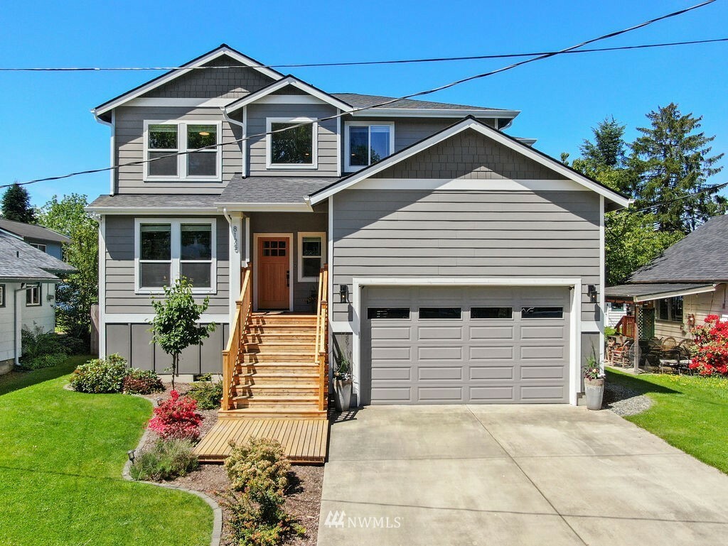 Property Photo: 8125 Olmstead Avenue SE WA 98065