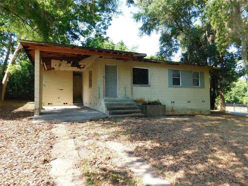 Property Photo:  905 SE 9th Place  FL 32601 