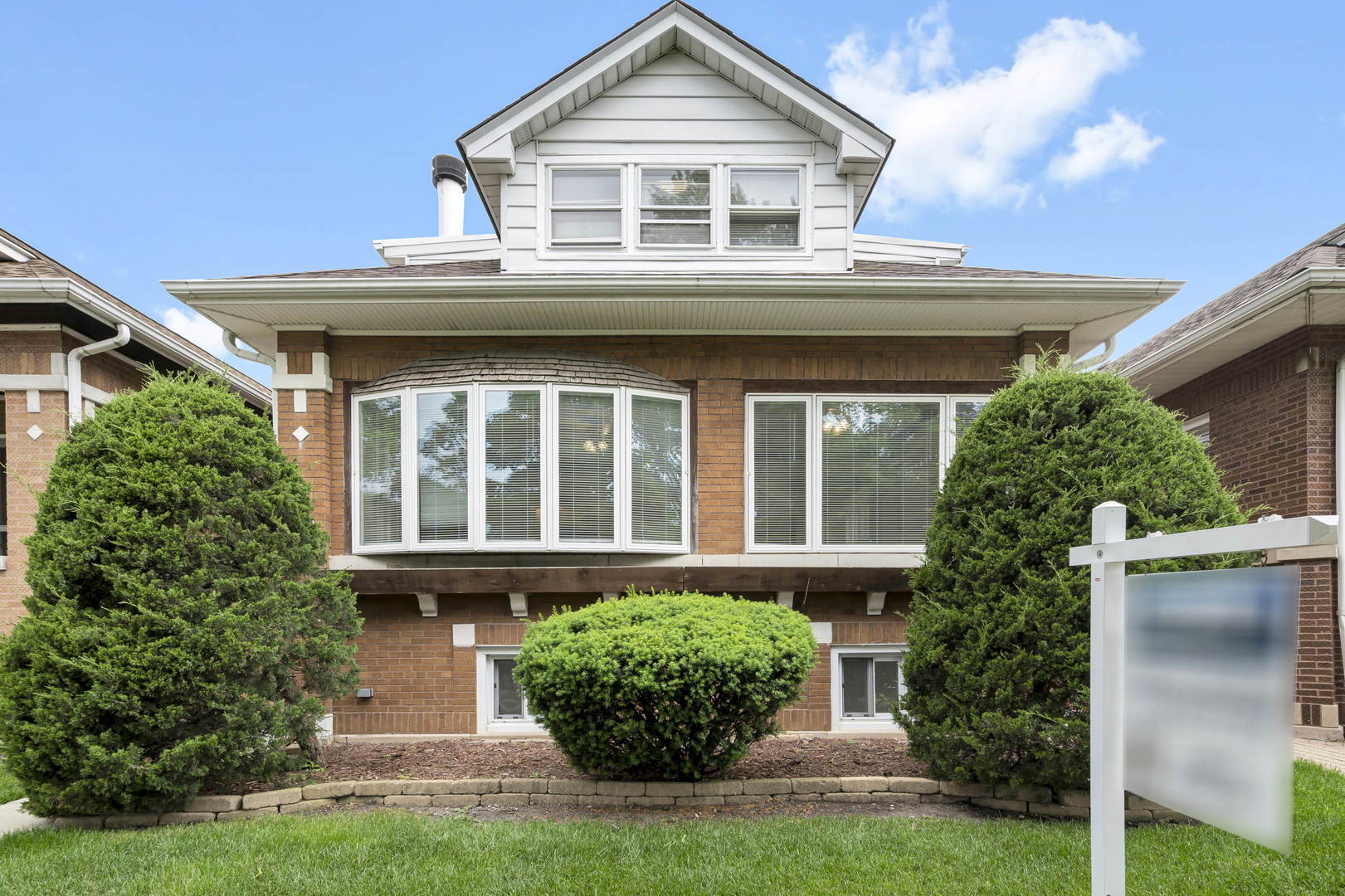 Property Photo: 5262 N Lind Avenue IL 60630
