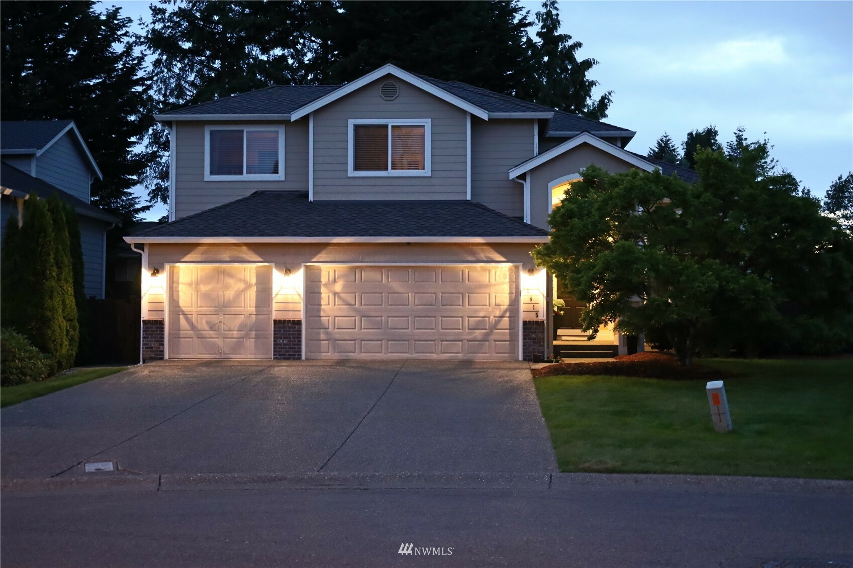 Property Photo:  12815 SE 223rd Place  WA 98031 