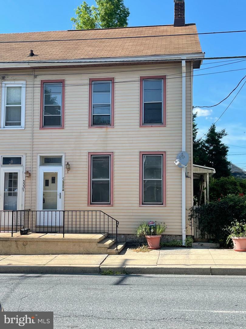 Property Photo:  531 Locust Street  PA 17042 