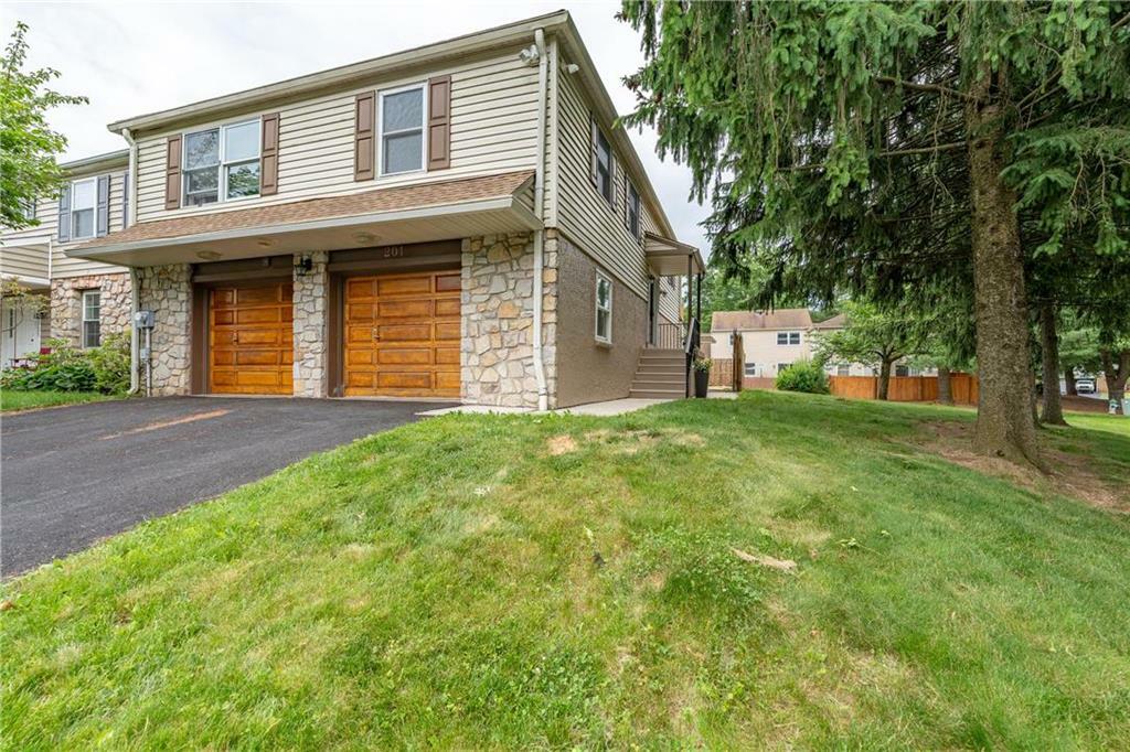 Property Photo:  201 Pebble Court  PA 18914 