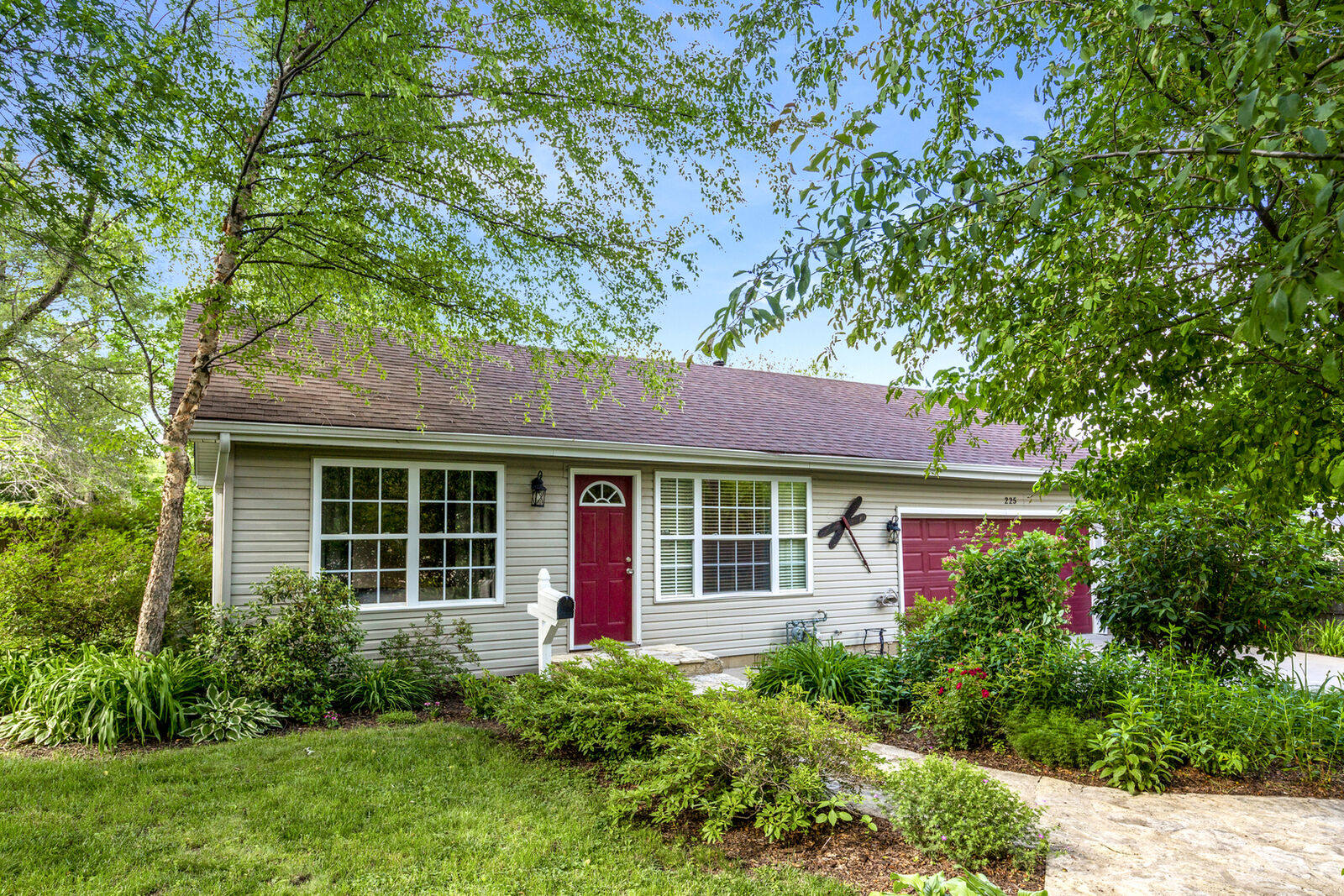 Property Photo: 225 W 3rd Avenue IL 60451