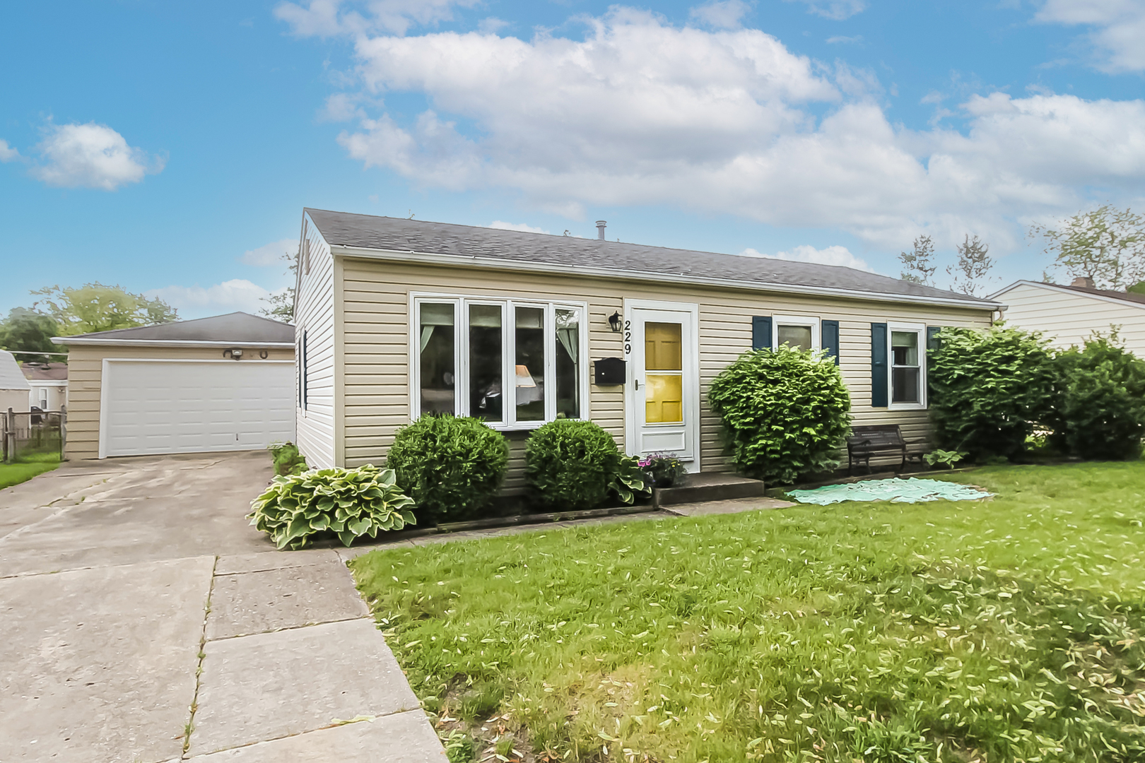 Property Photo:  229 E Streamwood Boulevard  IL 60107 