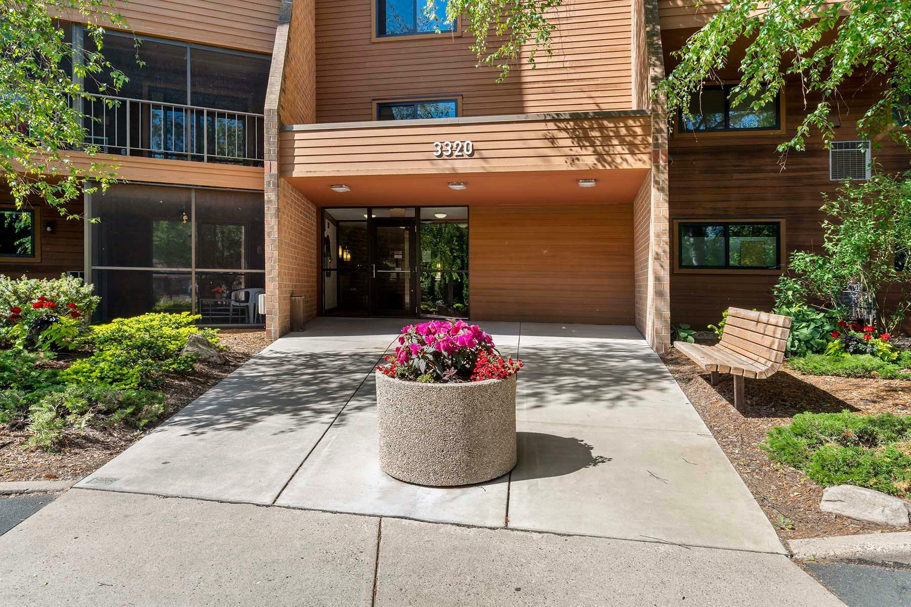 Property Photo: 3320 Louisiana Avenue S 412 MN 55426