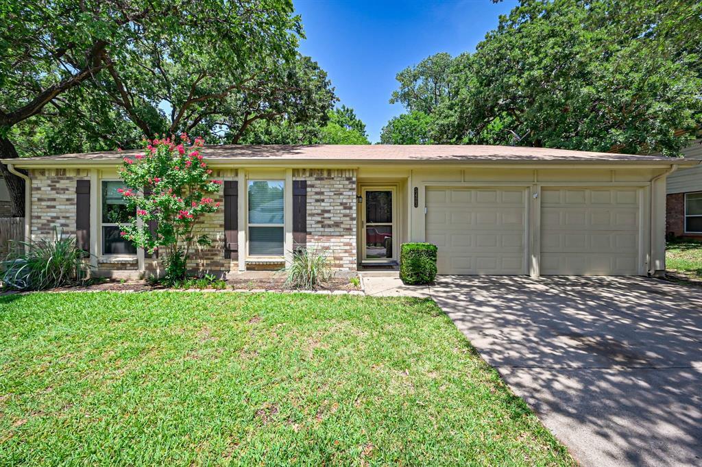 Property Photo: 5423 Lansingford Trail TX 76017