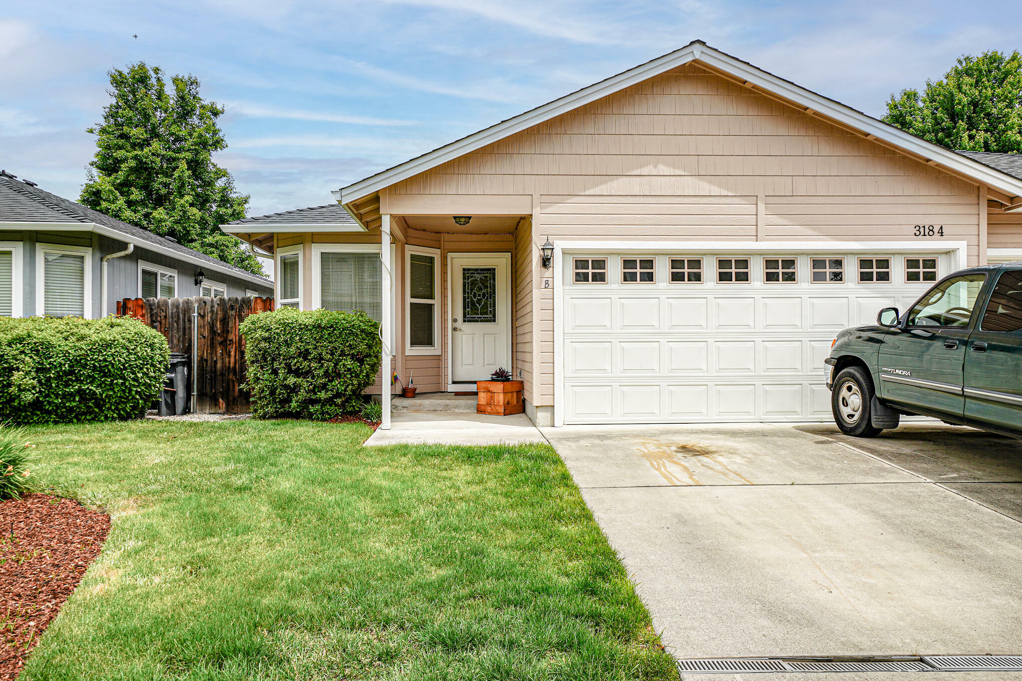 Property Photo: 3184 Forest Hills Drive B OR 97504