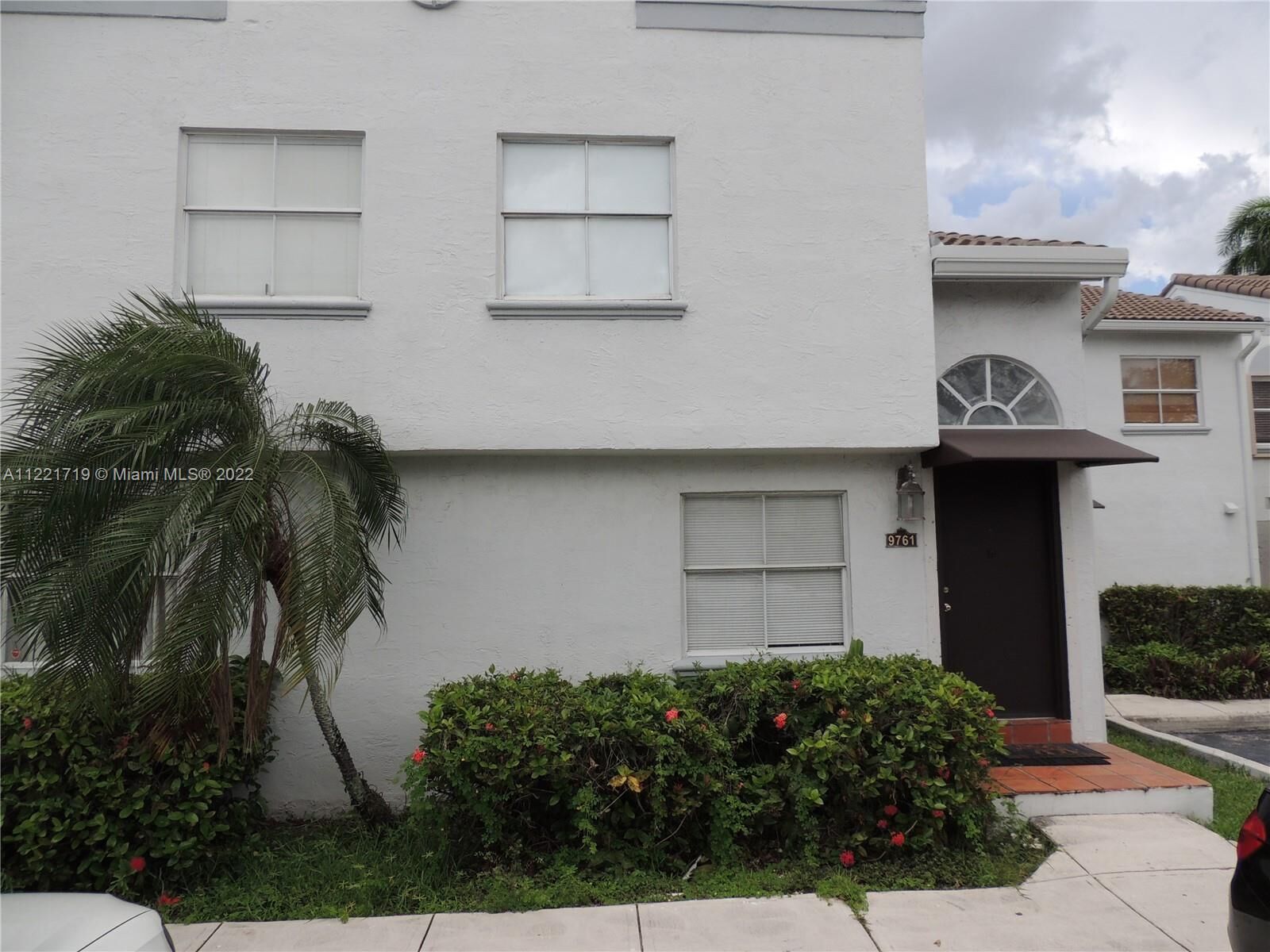 Property Photo: 9761 NW 48th Ter 330 FL 33178