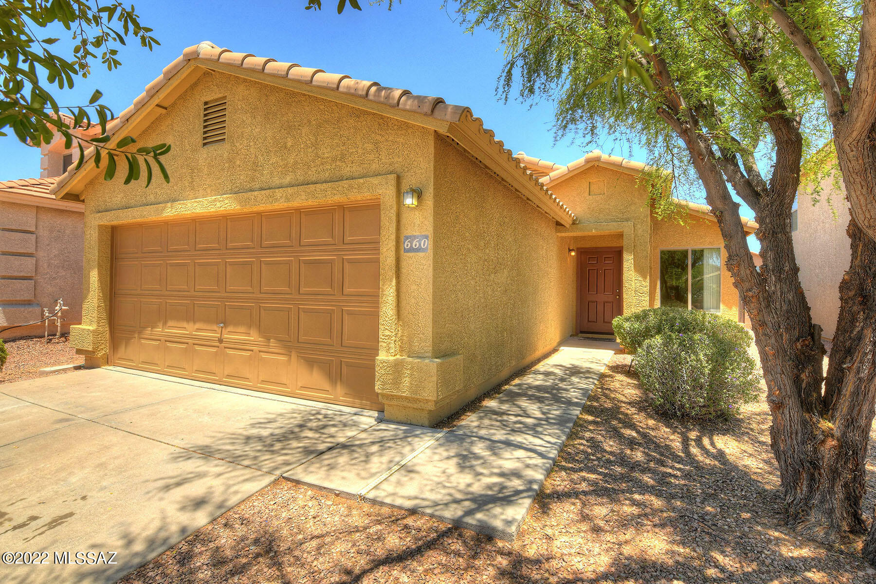 Property Photo:  660 W Cholla Crest Drive  AZ 85614 