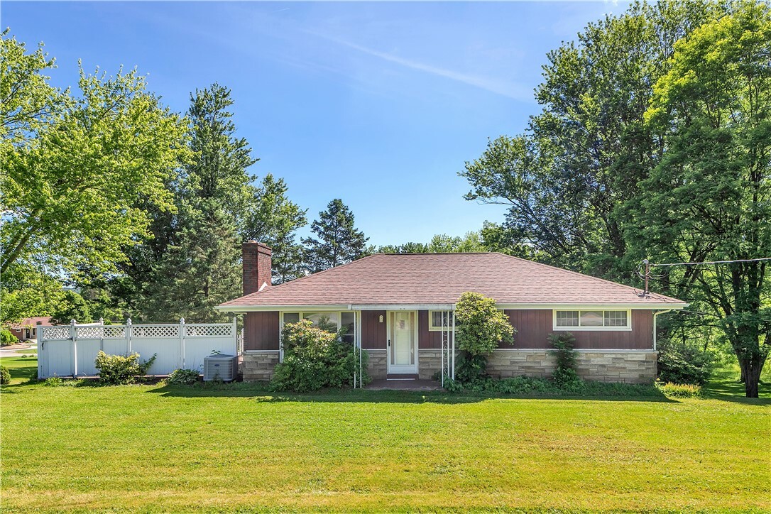 Property Photo: 1042 Old Route 18 PA 16157