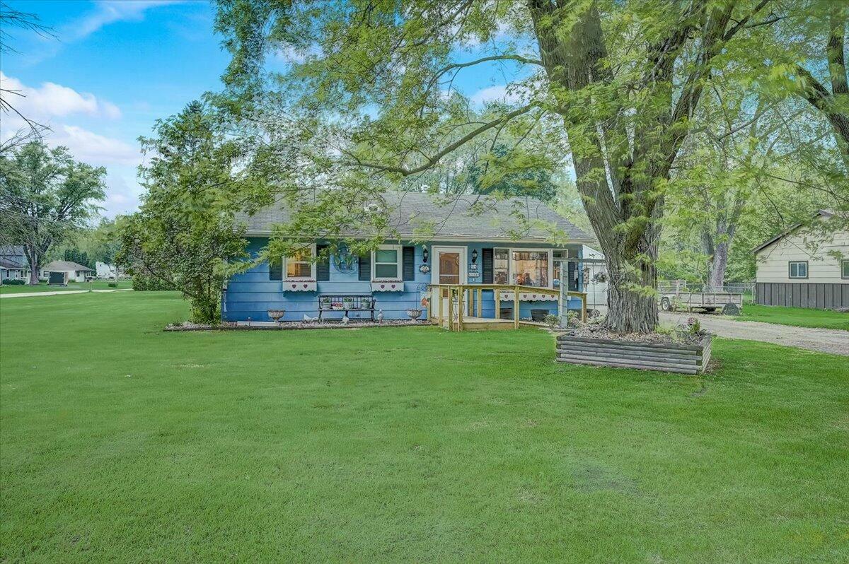 Property Photo: S70w14534 Catalina Dr WI 53150